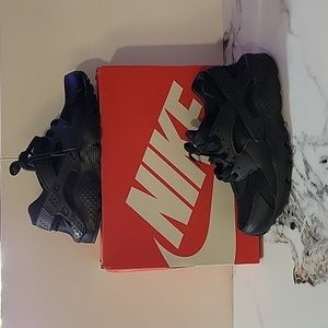 Nike Huarache Run GS size 4.5 youth black
